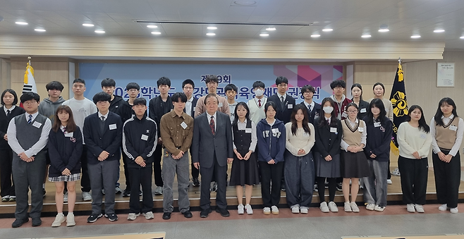 지난해 열린 제69회 2026학년도 소강민관식육영재단 장학금 수여식 장면