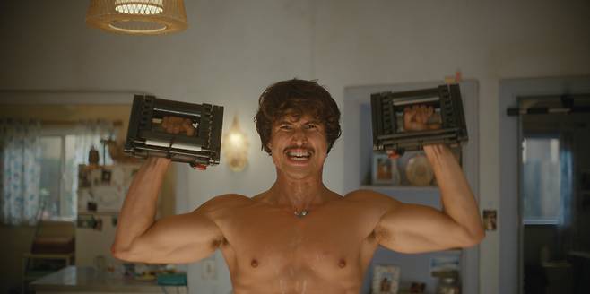 찰스 멜튼. 넷플릭스 ‘성난사람들2’ 스틸컷