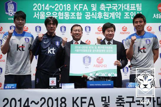 ▲ 2014년 홍명보 감독과 대표팀을 함께했던 기성용