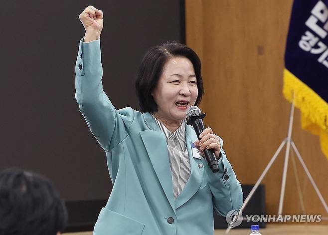 인사말 하는 추미애 후보 (수원=연합뉴스) 홍기원 기자 = 30일 경기도 수원시 경기도의회에서 열린 더불어민주당 경기도당 제3차 상무위원회에서 제9회 전국동시지방선거 민주당 추미애 경기도지사 경선 후보가 인사말을 하고 있다. 2026.3.30 xanadu@yna.co.kr