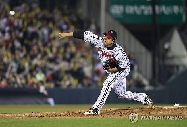 100홀드 달성한 LG 장현식 [연합뉴스 자료사진]