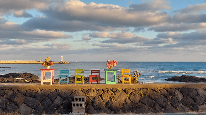 아기자기한 월정리 바닷가 풍경.
