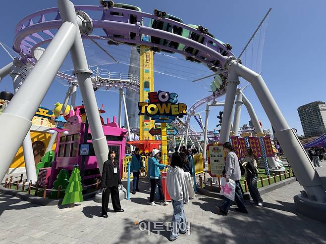 7일 서울 송파구 롯데월드 어드벤처 메이플 스토리 아일랜드 존에 마련된 에오스타워.(송석주 기자 ssp@)