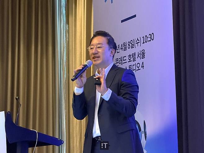 박세진 세일즈포스 코리아 대표가 8일 서울 여의도 콘래드 호텔에서 열린 기자간담회에서 발표하고 있다. / 김경아 기자