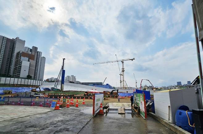 지난 7일 오후 서울 동작구 노량진동 노량진2 재정비촉진구역 주택재개발정비사업조합(노량진2구역)에서 공사가 진행되고 있다.(사진=김은경 기자)