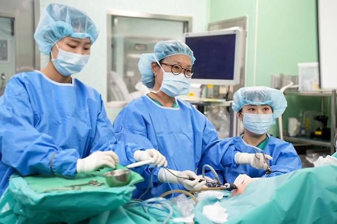 소아외과팀의 소아탈장 수술. 사진=부산백병원