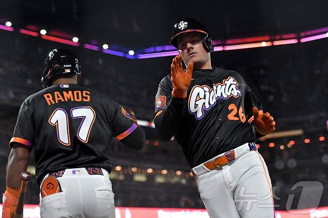 샌프란시스코 자이언츠는 8일(한국시간) 필라델피아 필리스를 6-0으로 꺾고 4연패에서 벗어났다. ⓒ AFP=뉴스1