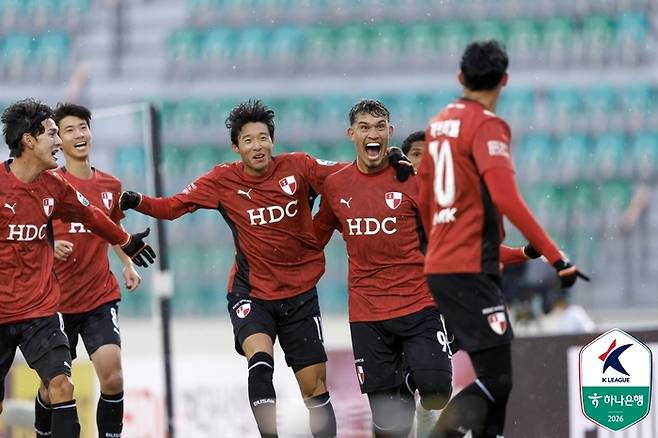 부산 크리스찬과 선수들. 제공 | 한국프로축구연맹