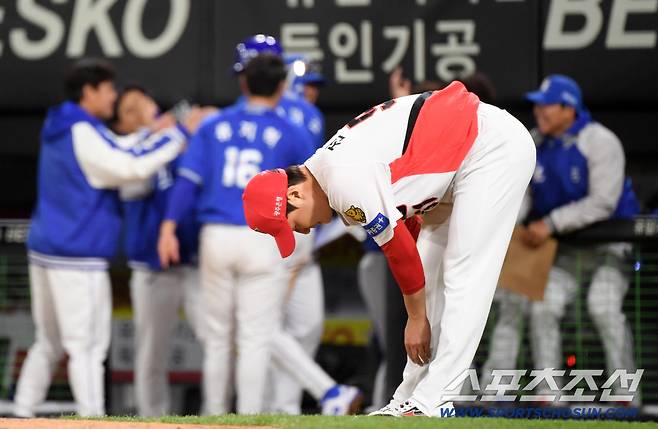 7일 광주 기아챔피언스필드에서 열린 KIA와 삼성의 경기. KIA 전상현이 8회 역전을 허용한 뒤 자책하고 있다. 광주=박재만 기자 pjm@sportschosun.com/2026.04.07/