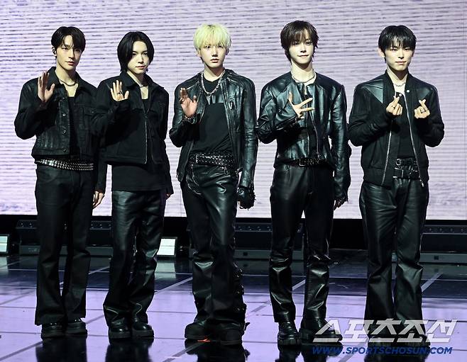 8일 서울 NOL 씨어터 합정 동양생명홀에서 열린 신인 보이그룹 KEYVITUP(키빗업. 현민·태환·세나·재인·루키아)의 미디어 쇼케이스. 키빗업 멤버들이 포토타임을 갖고 있다. 허상욱 기자wook@sportschosun.com/2026.04.08/