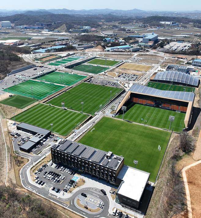코리아풋볼파크 공식 개관
(천안=연합뉴스) 류영석 기자 = 7일 공식 개관한 충남 천안 코리아풋볼파크 전경 모습. 2026.4.7