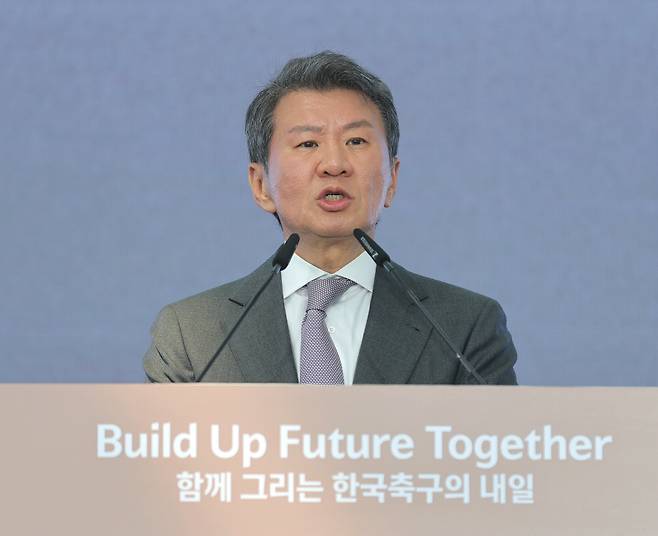 기념사하는 정몽규 대한축구협회장
(천안=연합뉴스) 류영석 기자 = 정몽규 대한축구협회장이 7일 충남 천안 코리아풋볼파크에서 열린 공식 개관식에서 기념사를 하고 있다. 2026.4.7