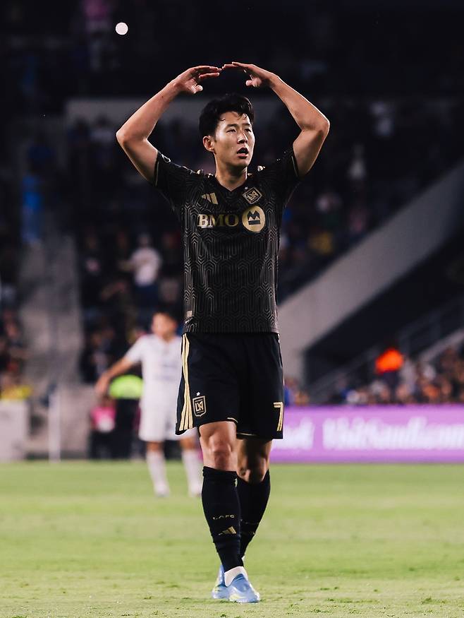 골을 터트린 뒤 기뻐하는 손흥민./LA FC