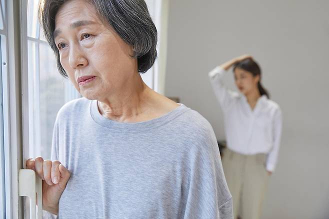 뇌세포막 속 포스파티딜세린의 양이 급격히 감소하면 기억력 감퇴와 인지력 저하가 나타난다. 포스파티딜세린은 체내에서 충분히 합성되지 않고 노화와 함께 감소하기 때문에 외부 보충이 필요하다. 게티이미지뱅크
