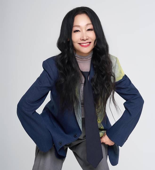 데뷔 50주년을 맞아 신곡 ‘스노우레인(Snowrain)’을 발표하고 전국 투어에 나서는 가수 한영애. 나무뮤직 제공