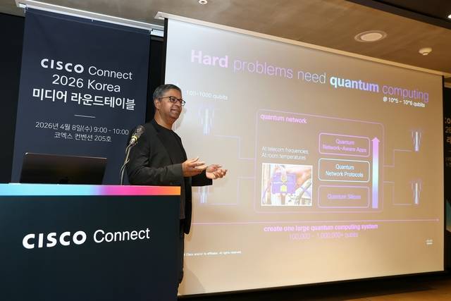 서울 삼성동 코엑스에서 8일 열린 ‘시스코 커넥트 2026 코리아’ 미디어 라운드테이블에서 비조이 판데이 시스코 아웃시프트 수석 부사장이 발표하고 있다. 시스코 제공