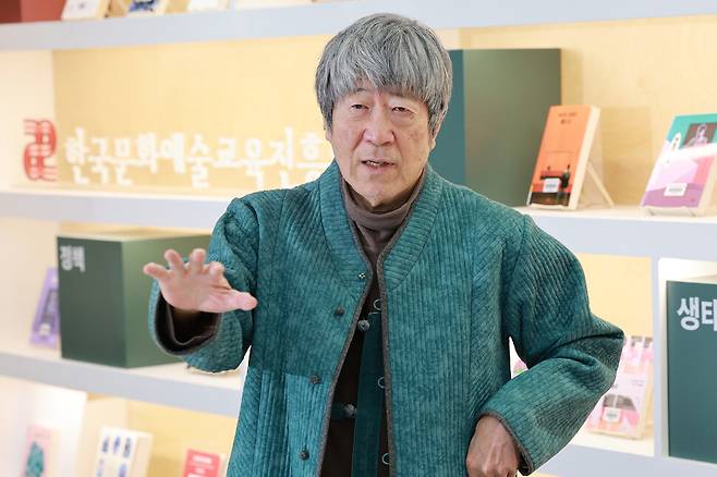 임진택 한국문화예술교육진흥원 원장이 3일 오전 서울시 마포구 한국문화예술교육진흥원 사무실에서 한겨레와 인터뷰하고 있다. 정용일 선임기자 yongil@hani.co.kr