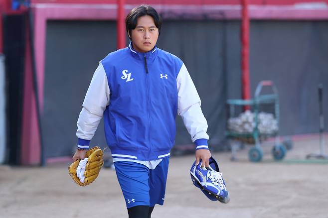 8일 광주 KIA전 선발 등판에 앞서 그라운드에 들어가는 이승현의 모습. 삼성 제공