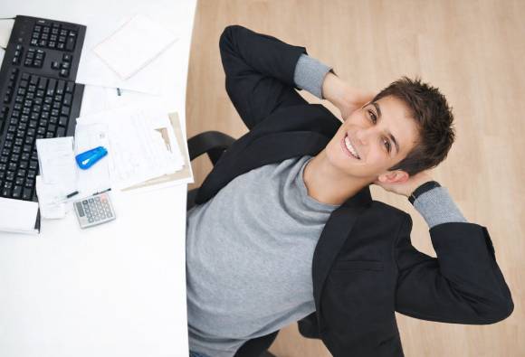 연차휴가를 시간 단위로 나눠 사용할 수 있도록 하는 법안이 국회 상임위원회를 통과했다. 사진은 AI 생성 이미지로, 본 기사 내용과 무관. [사진=챗GPT]