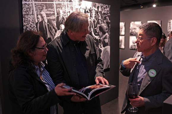 다큐멘터리 사진가 양종훈(상명대 석좌교수)이 오스트리아 비엔나 툴립 아트 갤러리에서 프란치스코 교황의 선종 1주년을 기리는 헌정 전시를 개최했다. [사진=상명대학교]