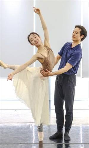 ‘심청’을 연습 중인 이유림(왼쪽)과 강민우. /임형택 기자