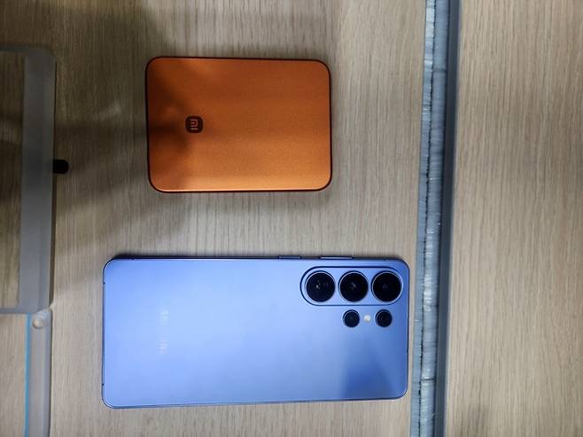 갤럭시S26 시리즈와 크기 비교.[전종헌 기자]