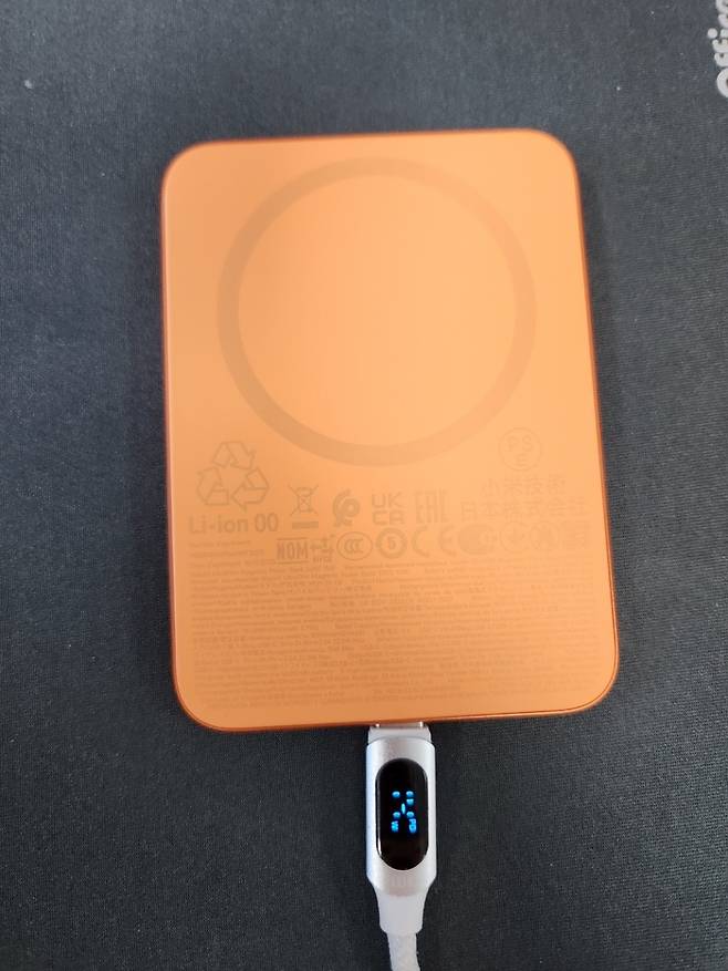 기자가 사용한 고속 충전 케이블에서는 충전 속도가 14W 수준을 보였다. 샤오미코리아는 최대 22.5W 고속 유선 충전을 지원한다고 설명했다.[전종헌 기자]