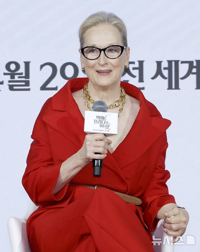 [서울=뉴시스] 김혜진 기자 = 배우 메릴 스트리프가 8일 서울 종로구 포시즌스 호텔에서 열린 영화 '악마는 프라다를 입는다2' 내한 기자간담회에서 인사말을 하고 있다. 2026.04.08. jini@newsis.com