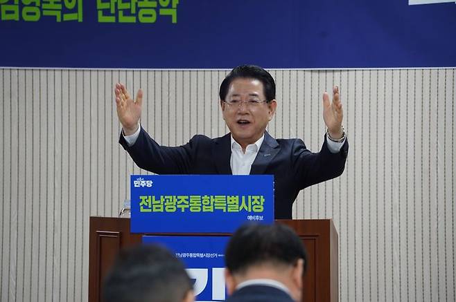 [해남=뉴시스] 김영록 민주당 전남광주통합특별시장 예비후보가 8일 해남을 찾아 지역 맞춤형 공약을 발표하고 있다. (사진 = 김 후보 측 제공). 2026.04.08. photo@newsis.com *재판매 및 DB 금지