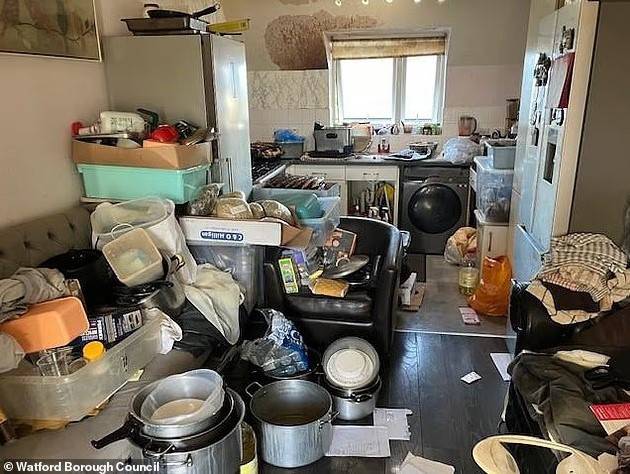 아쿠오코 자택 주방에 방치된 조리 흔적 [출처=왓퍼드 자치구 의회]