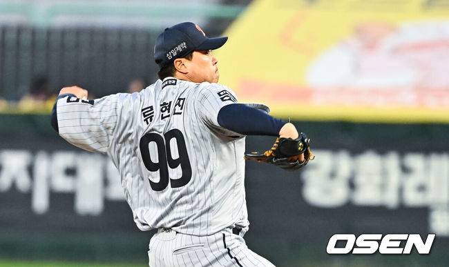 [OSEN=인천, 박준형 기자] 7일 오후 인천 SSG랜더스필드에서 ‘2026 신한 SOL Bank KBO리그'&nbsp;SSG 랜더스와 한화 이글스의 경기가 진행됐다.이날 SSG는 타케다를, 한화는 류현진을 선발투수로 내세웠다.2회말 한화 선발투수 류현진이 역투하고 있다.    2026.04.07 / soul1014@osen.co.kr