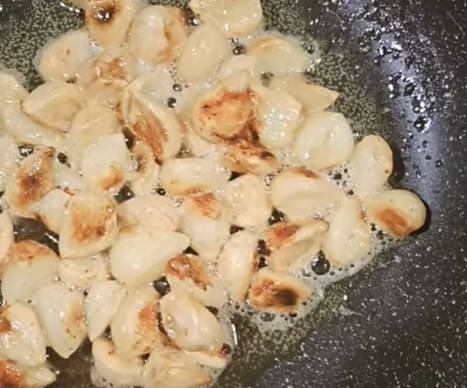 고소한 마늘 요리를 즐기고 싶을 땐 마늘 버터볶음이 제격이다. 유튜브채널 nami_home_cook 영상 캡처