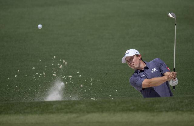 맷 피츠패트릭이 7일(현지 시간) 미국 조지아주 오거스타 내셔널GC에서 열린 제90회 마스터스 공식 연습 라운드 중 2번 홀 벙커 샷을 하고 있다. 사진 제공=마스터스