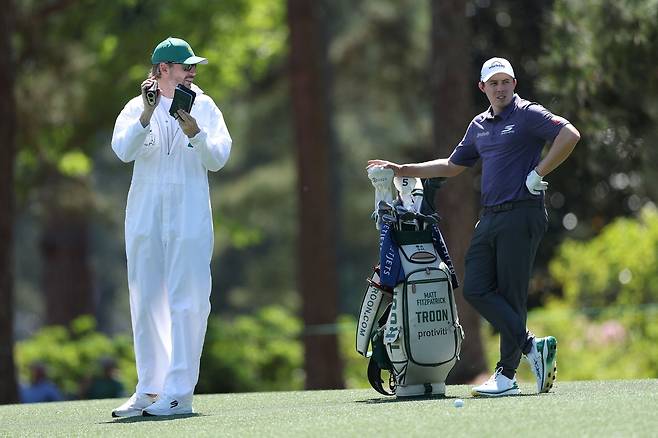 맷 피츠패트릭이 7일(현지 시간) 미국 조지아주 오거스타 내셔널GC에서 열린 제90회 마스터스 공식 연습 라운드에서 9번 홀 플레이를 하고 있다. AFP연합뉴스