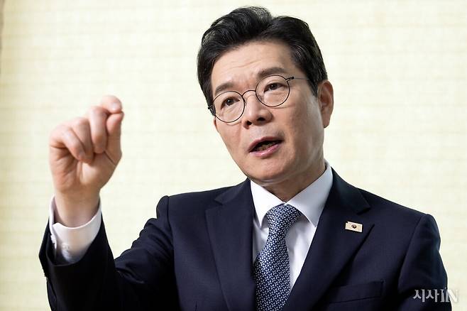 4월1일 서울 중구 선거캠프에서 더불어민주당 정원오 서울시장 예비후보가 인터뷰를 하고 있다. ⓒ시사IN 박미소