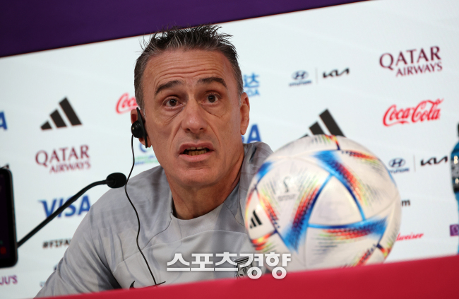 2022 카타르월드컵에서 한국을 이끌었던 파울루 벤투 감독. 도하 | 권도현 기자