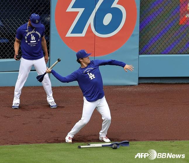 LA 다저스 야마모토 요시노부가 투창 던지기 드릴 훈련을 하고 있다./AFPBBNews=뉴스1