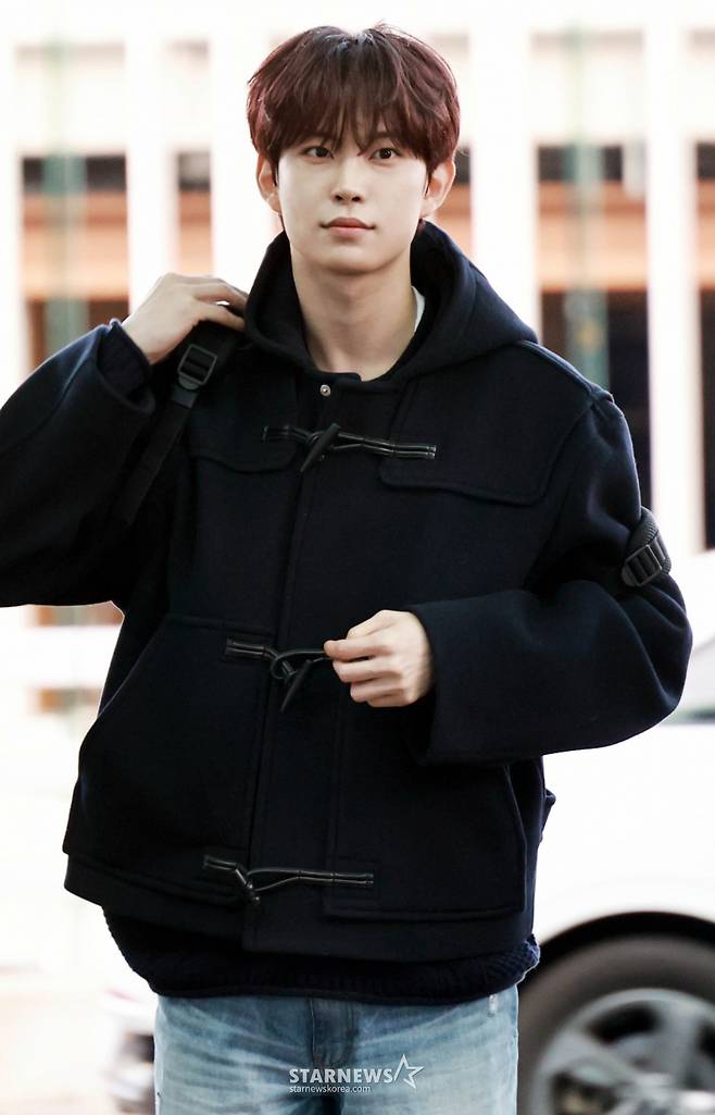 그룹 알파드라이브원(ALPHA DRIVE ONE) 건우가 해외 일정 차 27일 오전 인천국제공항을 통해 출국하고 있다. 2026.02.27 /사진=임성균 tjdrbs23@