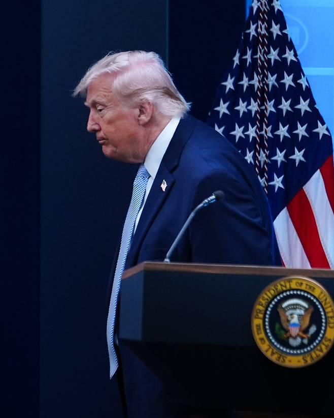 도널드 트럼프 미국 대통령은 4월 7일(이하 현지 시간) 소셜미디어 트루스소셜을 통해 호르무즈 해협 개방을 조건으로 이란과의 2주간 휴전에 동의했다.