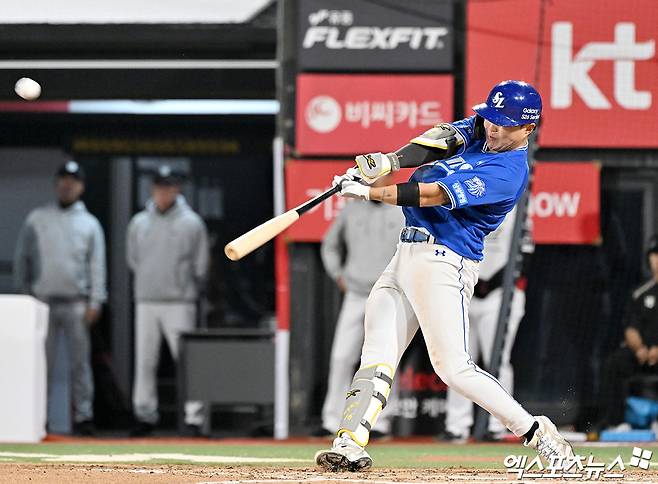 3일 오후 수원KT위즈파크에서 열린 '2026 신한 SOL Bank KBO리그' 삼성 라이온즈와 KT 위즈의 경기, 6회초 2사 2루 삼성 류지혁이 1타점 3루타를 날리고 있다. 엑스포츠뉴스 DB
