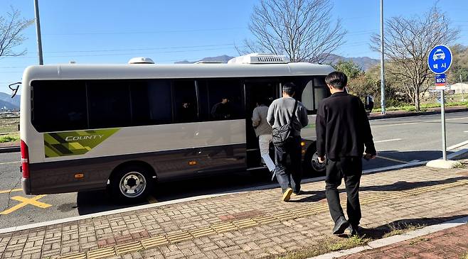 함안군 차량 2부제 대응 통근버스 [함안군 제공. 재판매 및 DB 금지]