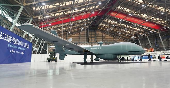 중고도 정찰용 무인항공기 (서울=연합뉴스) 8일 부산 강서구 대한항공 테크센터에서 출고된 '중고도 정찰용 무인항공기(MUAV)' 양산 1호기. 2026.4.8 [대한항공 제공. 재판매 및 DB 금지] photo@yna.co.kr