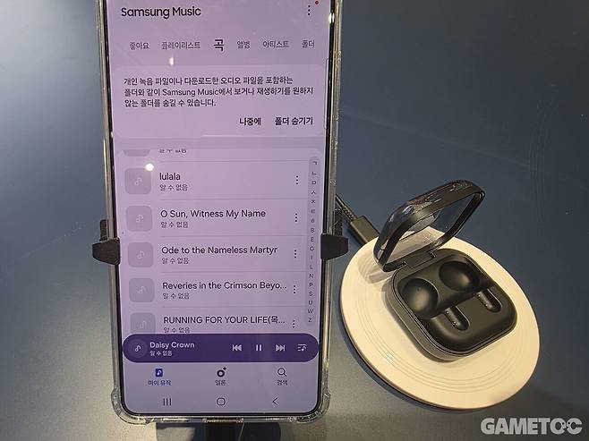 버즈를 통해 명조 OST들도 청음할 수 있다 (사진= 서동규 기자)