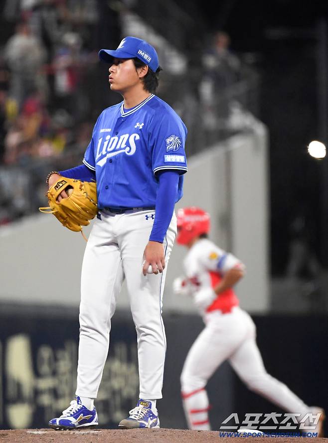 호투를 기대했던 감독의 바람과 달리 이승현은 난타 당했다.