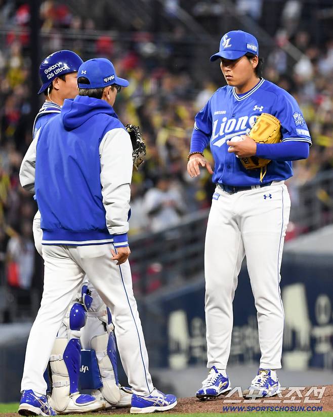 결국 마운드에 오른 최일언 코치는 투수 교체를 단행했다.
