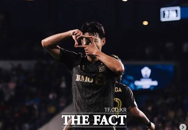 LAFC의 공격수 손흥민이 8일 크루스 아술과 2026 북중미 챔피언스컵 8강 1차전에서 전반 30분 선제 필드골을 터뜨린 뒤 특유의 '찰칵 세리머니'를 하고 있다./LAFC