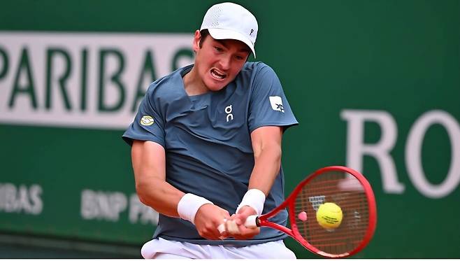 주앙 폰세카가 9일 몬테카를로 ATP 마스터스 1000 단식 16강전에서 마테오 베레티니와 맞서고 있다. ATP 투어