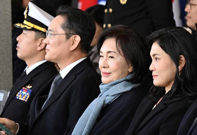 이재용 삼성전자 회장과 홍라희 리움미술관 명예관장, 이서현 삼성물산 사장./뉴스1