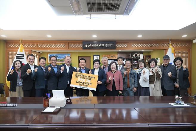 논산시 벌곡면 주민자치회 장학금 기탁식 기념촬영 모습. 논산시 제공