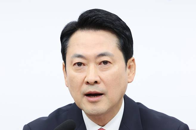 장동혁 국민의힘 대표가 서울 여의도 국회에서 열린 최고위원회의에서 발언하고 있다. 2026.4.9/뉴스1